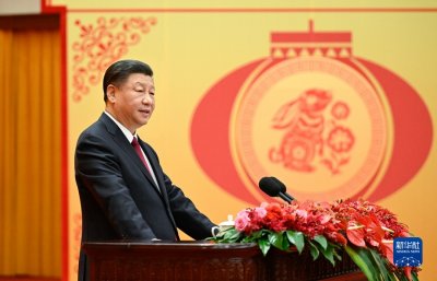 中共中央国务院举行春节团